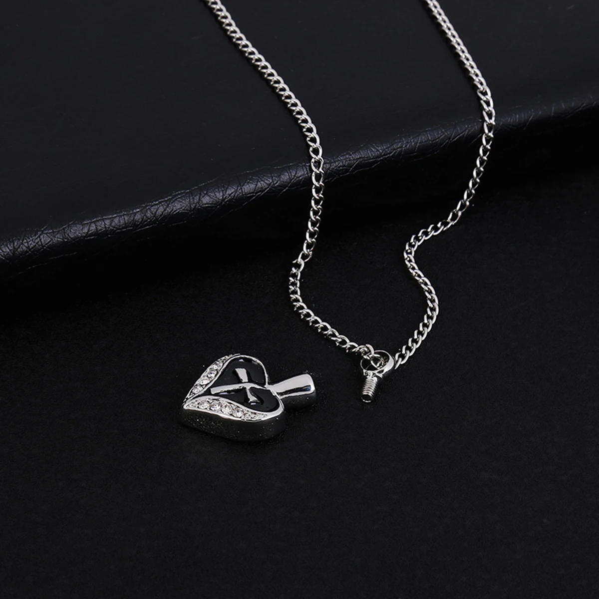Vintage Ash Holder Mini Keepsake Necklaces Fashion Urn Cremation Crystal Cross Hearts Pendant Necklaces For Women Jewelry