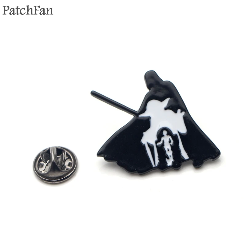 

Patchfan Star wars Darth Vader movie Zinc tie Pins backpack clothes brooches for men women hat decoration badges medals A1694