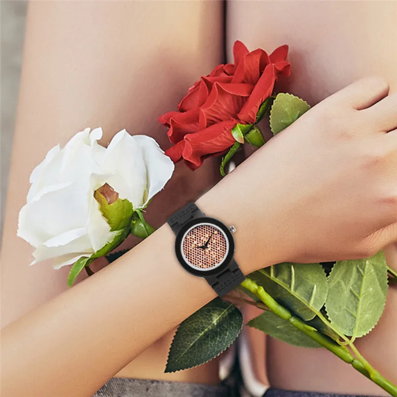 Koop Yisuya Creatieve Vrouwen Ebbenhout Bamboe Hout Horloge Fashion Crystal Glitter Lederen Quartz Horloge Dames Elegante Armband Klok