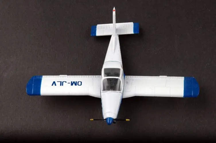 Zlin Z42 Z142 Чешский самолетов 1/72 пластик не литья под давлением easy Model Самолет