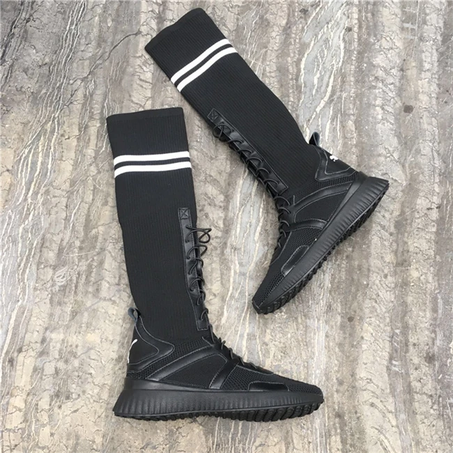 8877240975_1263724608