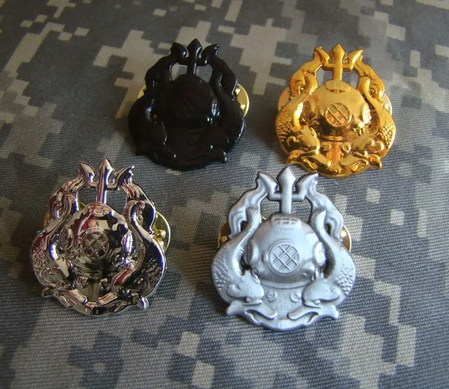 

US ARMY MASTER DIVER HAT LAPEL PIN REGULATION INSIGNIA SCUBA BADGE 4 colour SET