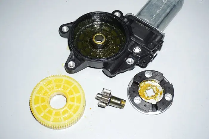 DCG11-12V-06