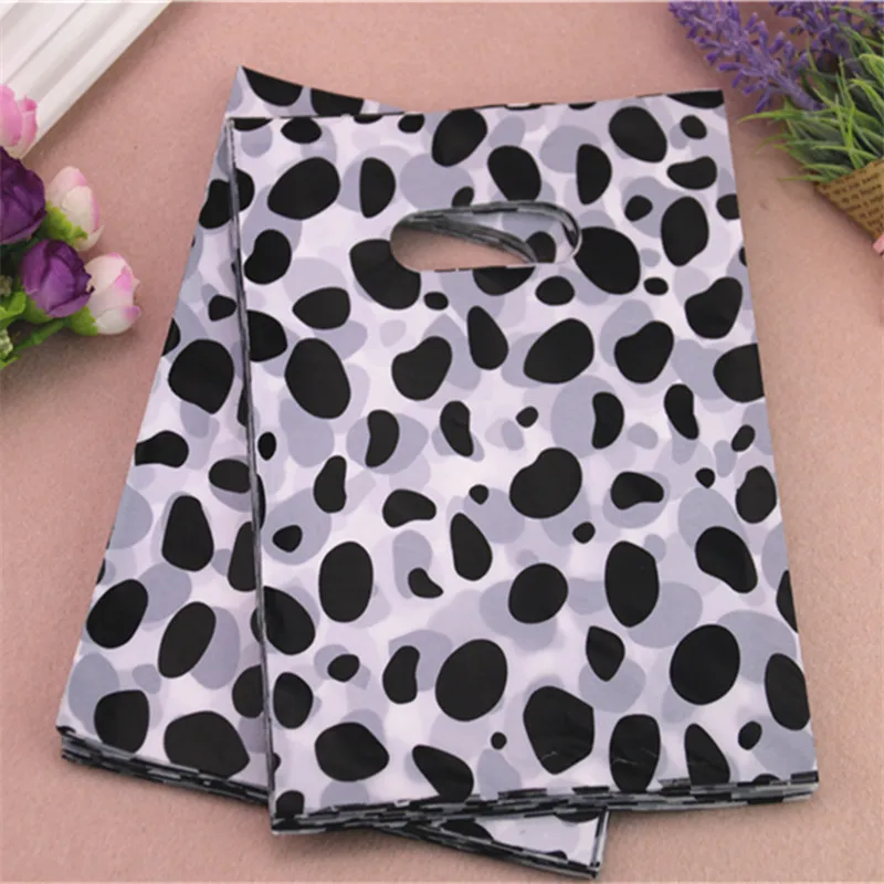 New Style Wholesale 100pcs/lot 15*20cm Milk Cow Design Packaging Gift Bags With Handles Plastic Shopping Bags