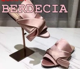 

Silk satin peep-toe cool sandals 2017 new products for woman flat shoes Ladies fashion sandals multicolor bow tie fit sandals