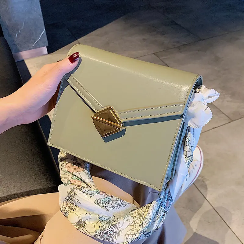 

Casual Scarf Chains Handbags Women Shoulder Bags PU Leather Purses Bags for Women 2019 Designer Messenger Bag Small Square Bag
