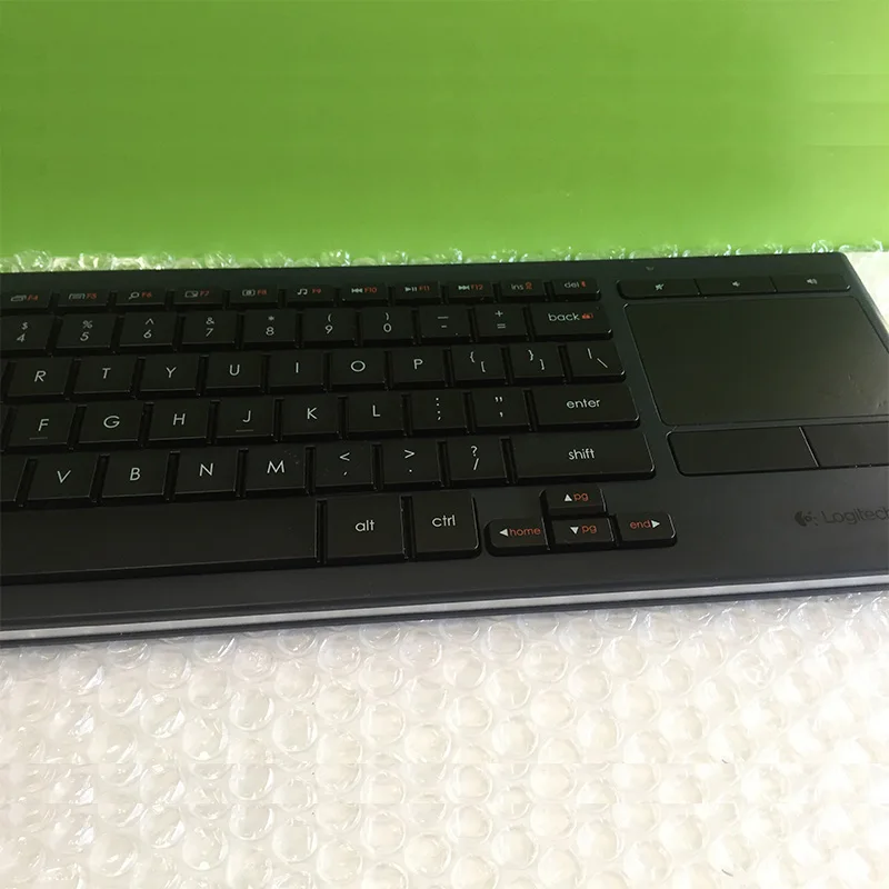 Logitech K830, задний светильник, зарядка, отличное сочетание, HTPC, беспроводная, Bluetooth, сенсорная, десять метров, мышь, литиевая клавиатура, домашняя