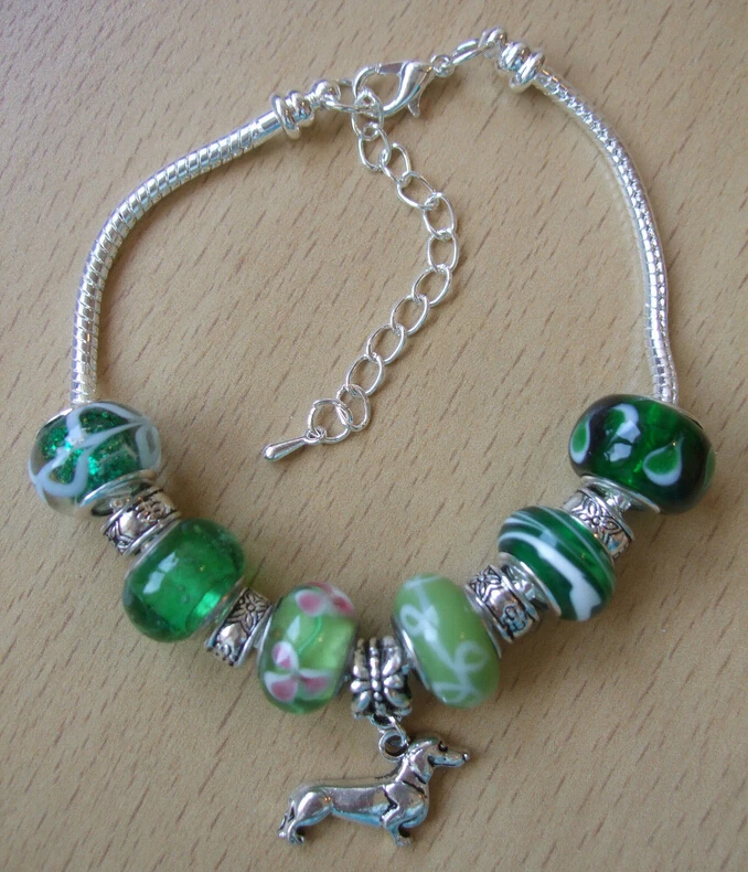 

Hot 2pcs/Lot Ancient Silver Dachshund Dog Charm Pendant Green Glass Beads Snake Bracelet Women Fashion Jewelry Accessories A318