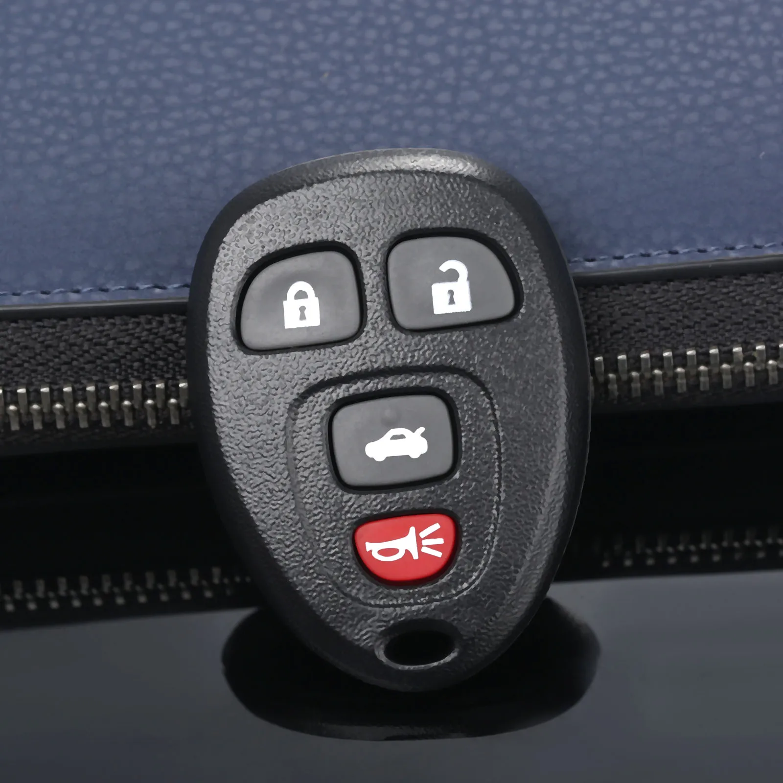 

4 Buttons Auto Keyless Entry Remote Car Key Shell Case Fob For Buick Pontiac G5 G6 Chevrolet Rubber Pad Replacement Car Covers