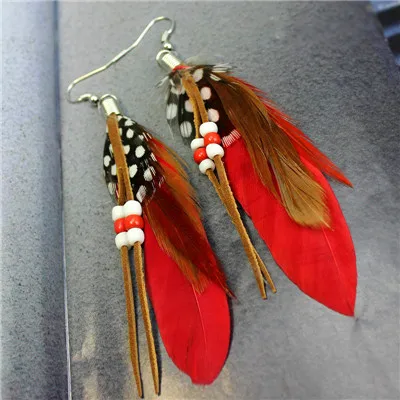 H: HYDE 10 цветов богемные длинные 10 см перьевые серьги бусины для женщин модные ювелирные изделия серьги для подиума - Окраска металла: red