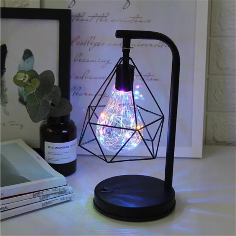 Kaufen Retro Eisen Kunst Minimalistischen Tisch Lampe AA Batterie Hohlen Diamant Form Lesen Lampe Vintage NightLamp Für Schlafzimmer Nacht Beleuchtung