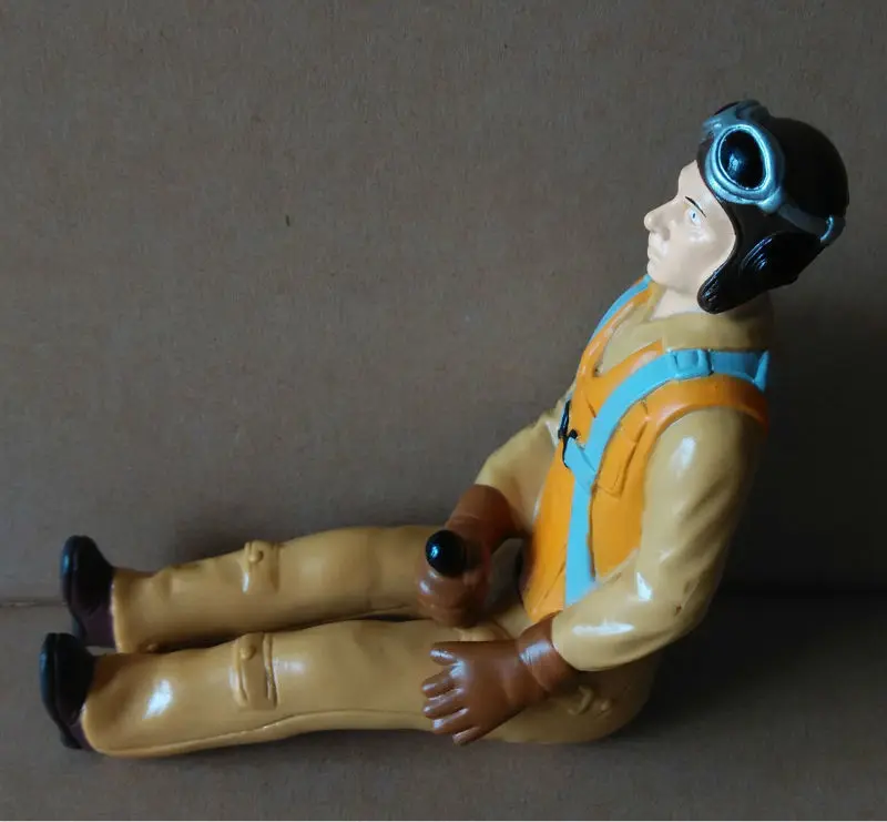 yellow-pilot-001-2