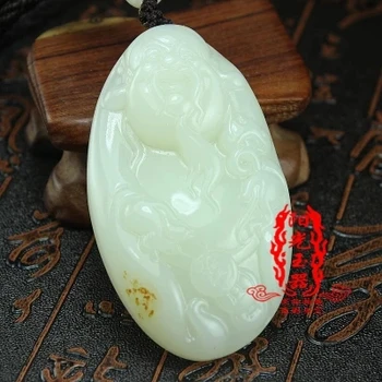 

Xinjiang white jade God plays with waist pieces.