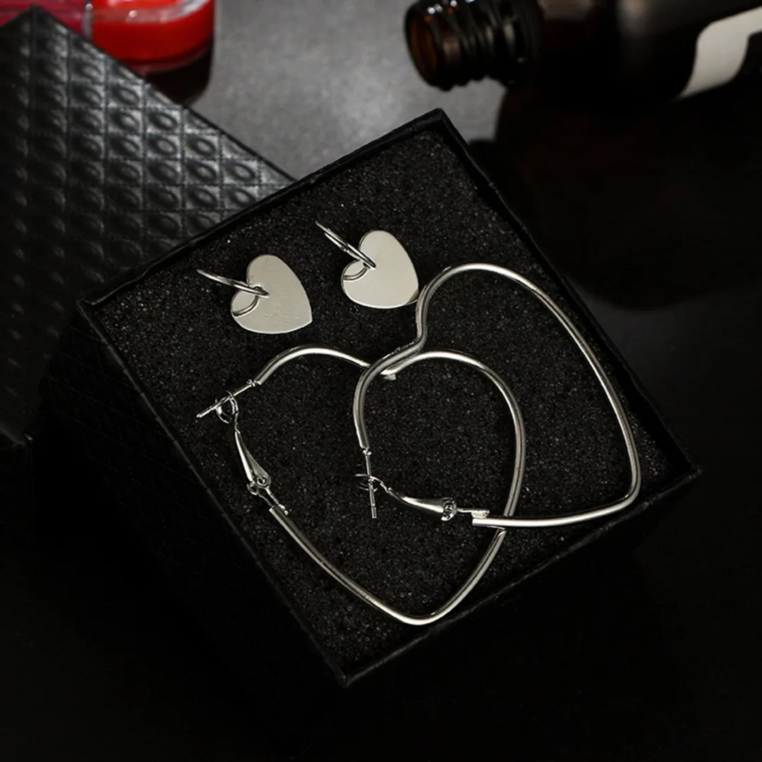 Cute Love Heart Dangle Earring 2 Pairs Women Silver Color Hollow Pendant Earring Chic Fashion Statement Jewelry boucle d'oreille