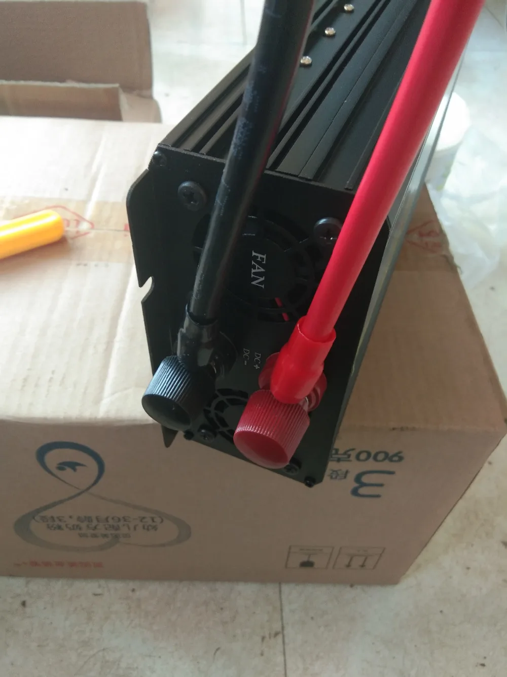 

2000W Continuous/ 4000W Peak Power Inverter 12V to 110V 60HZ Car Converter with dual digital display