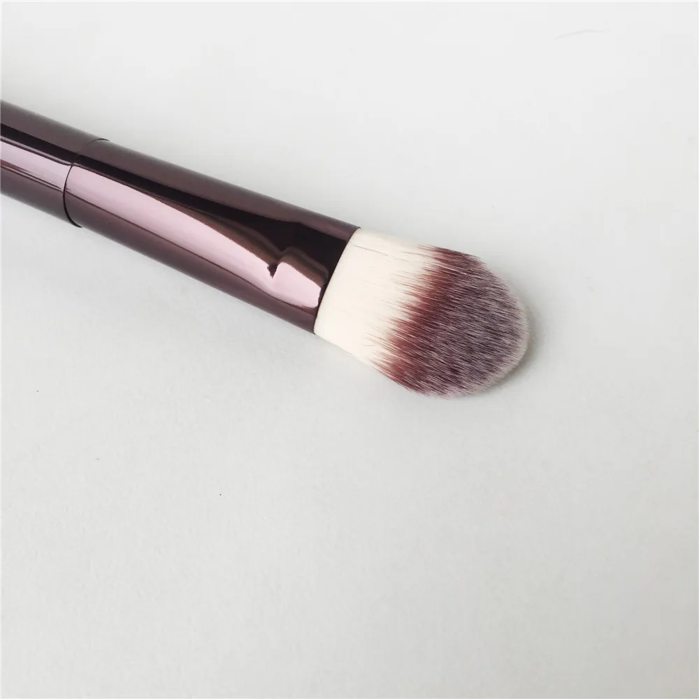 Hourglass No.15 Foundation Brush _  5