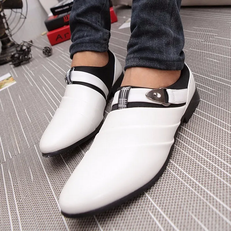 URBANFIND/деловая Мужская обувь; мужские оксфорды черного и белого цвета; европейский стиль 39-44; модные мужские туфли на плоской подошве без застежки с острым носком