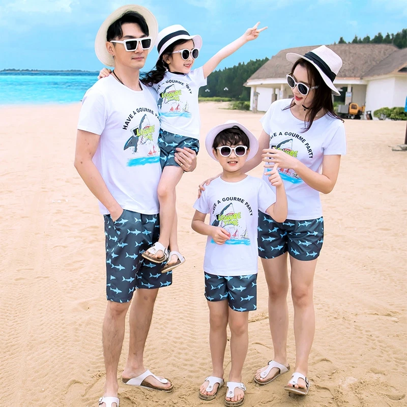 

Summer Family outfits clothes mother daughter father son cotton T shirts+shorts 2pcs/sets family look shark
