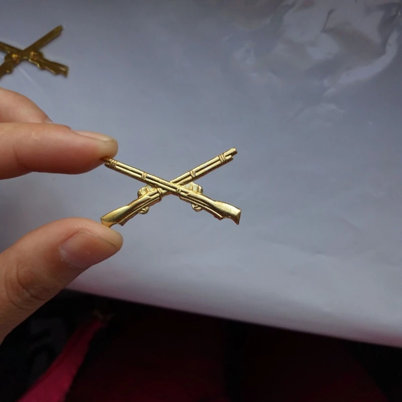 Chinese Army Flower Collar Badge Military Insignia Uniform Accessories Gold Medal CN/402111
