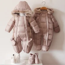 Детские зимние куртки для новорожденных Модный зимний комбинезон для новорожденного мальчика, 90% утиного пуха, пальто с обувью и перчатками, зимняя одежда для девочек