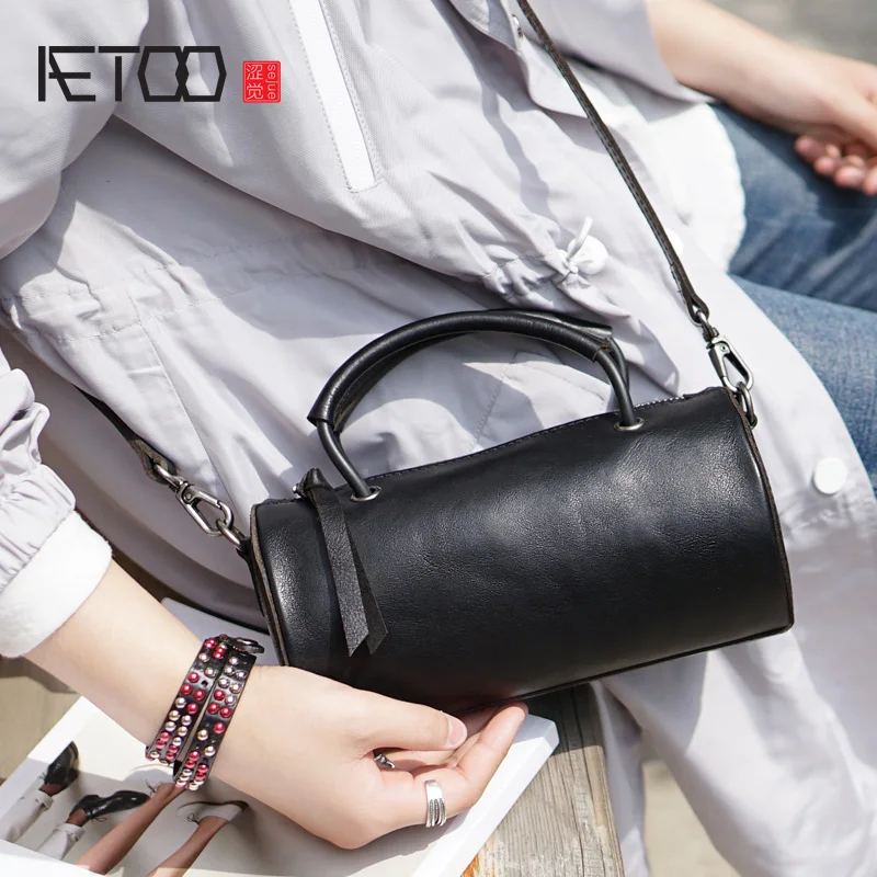 

AETOO Lady Handmade Shoulder crossbody bag, female fashion leather handbag, tanning cowhide small retro cylinder bag