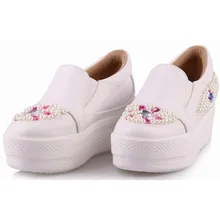 Женщин овчины холст высокой платформы клинья пятки повседневная обувь скольжения на одной обуви ручной жемчужина горный хрусталь мокасины