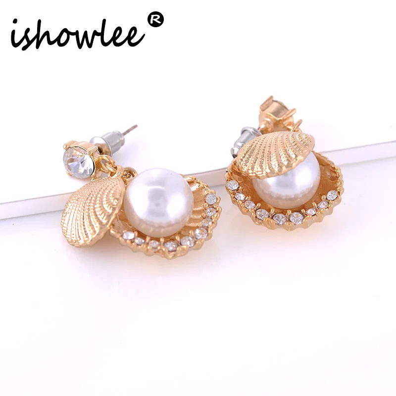 

ISHOWLEE Pave Setting Clam Pearl Dangling Earrings Korean Fashion Copper Acrylic Shell Drop Earrings for Women Jewelry esc15