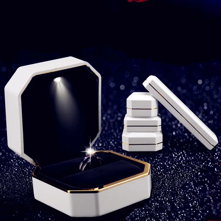 

Gift Jewelry Box White Rubber Painting LED Ring Box Bracelets Box Pendant Chain Box LED Jewelry Box Wedding Ring Box