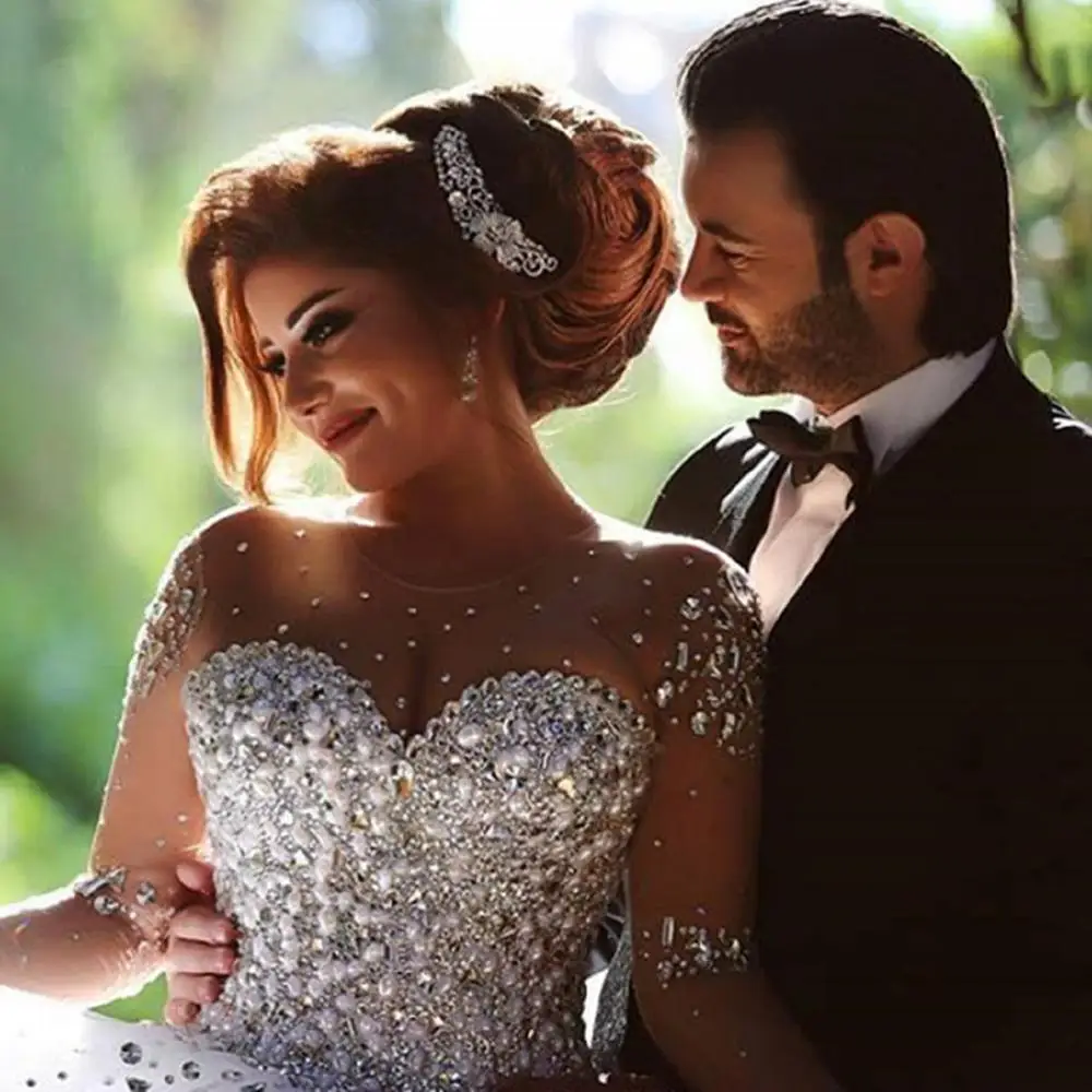 

2019 Fashion Arabic Vintage Long Sleeve Wedding Dress with Heart Bodice with Bead and Rhinestone Ball Gown Vestido De Noiva
