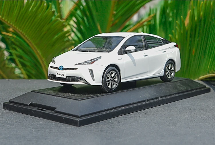 Оригинальная фабричная 1:30 TOYOTA PRIUS PHV игрушечная машинка из сплава, игрушки для детей, литая модель автомобиля, подарок на день рождения - Цвет: Белый