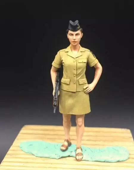 

1/35 Resin Kits Israeli Female Soldier With Submachine Gun Model 1pc