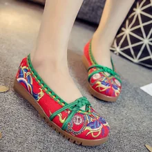 Женская прогулочная обувь красного цвета с цветочной вышивкой; удобные тонкие туфли на плоской мягкой подошве с эластичным ремешком в стиле старого Пекина