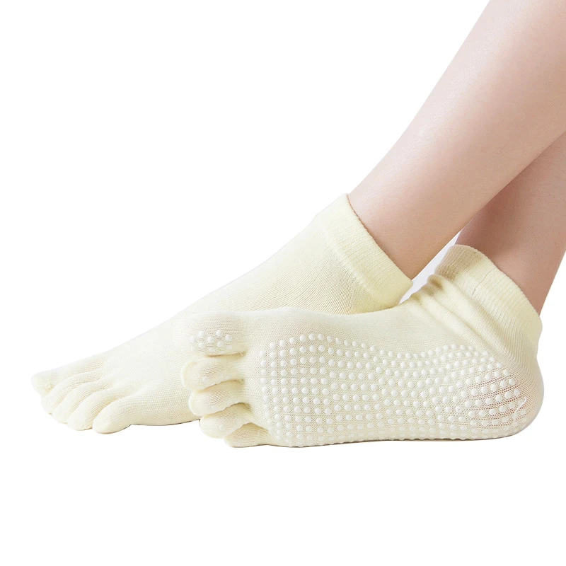 Женские носки для йоги, Нескользящие, с пятью пальцами, с открытой спиной, хлопковые, силиконовые, балетные, Нескользящие, с 5 носком, зимние женские носки - Цвет: Бежевый