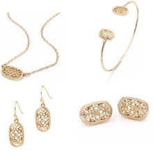 Маленькие милые геометрические филигранные овальные серьги-гвоздики