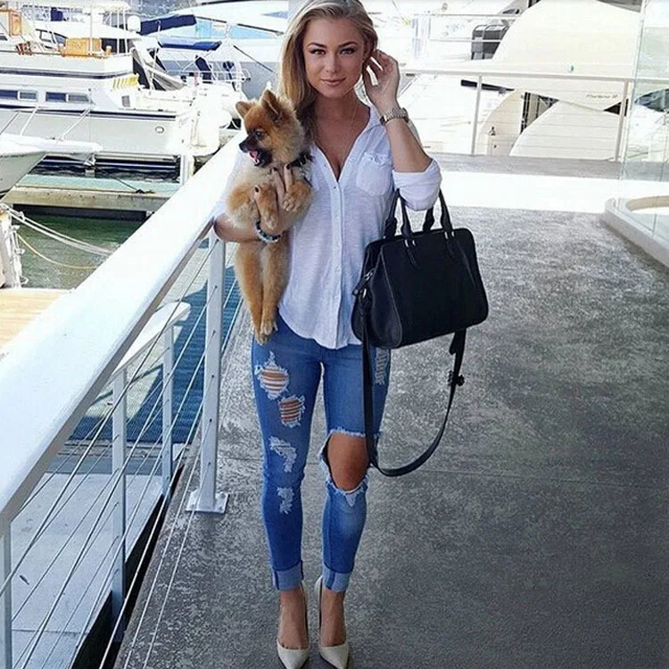 ripped jeans outfit women