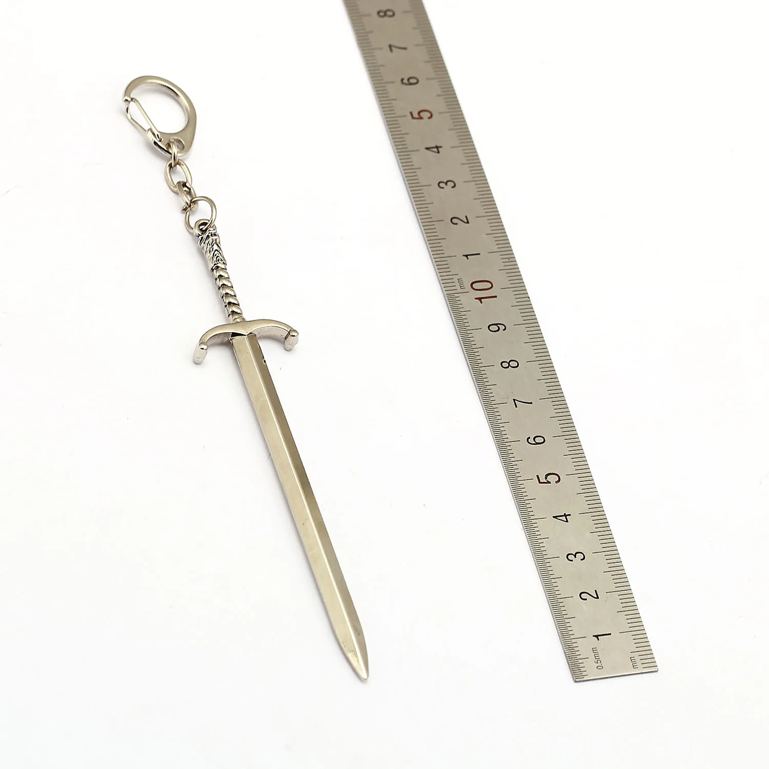 

Action Figure Toys Keychain Game of Thrones Jon Snow Weapon Long Clawed Hook Sword Metal Key Ring Pendant Gift for lovers