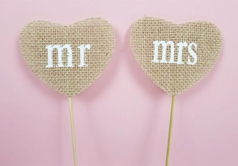 

APRICOT 2pcs/set Mr & Mrs Heart shape Flag Natural Jute Burlap Hessian Flags for Vintage Rustic Wedding Decorations