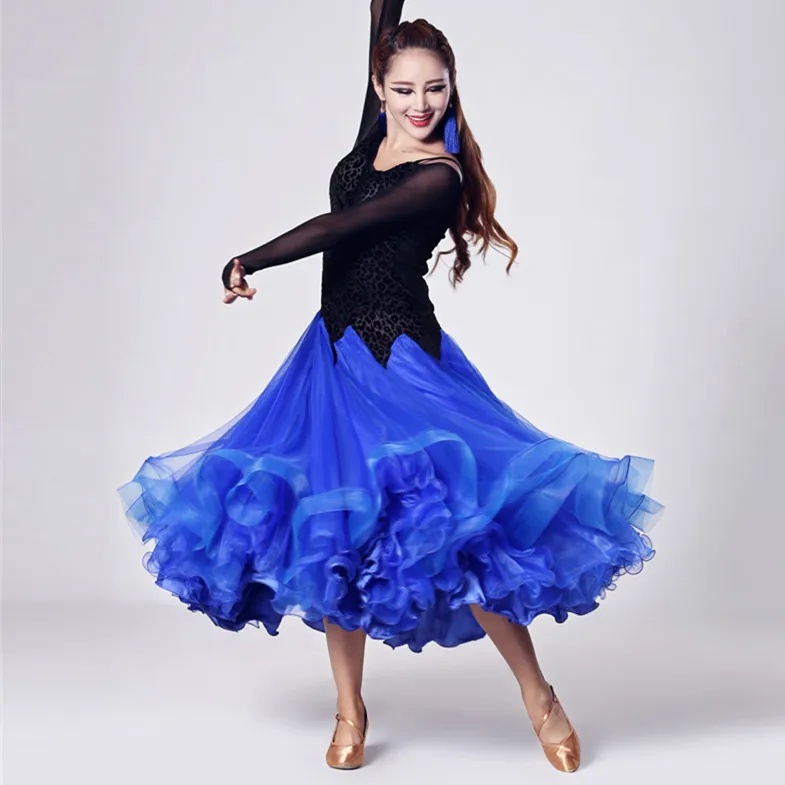 одежда под танец бум. платье для латиноамериканских танцев. костюмы для дэнс аэробика. прикид на аэробику. реклама одежда для танцев.