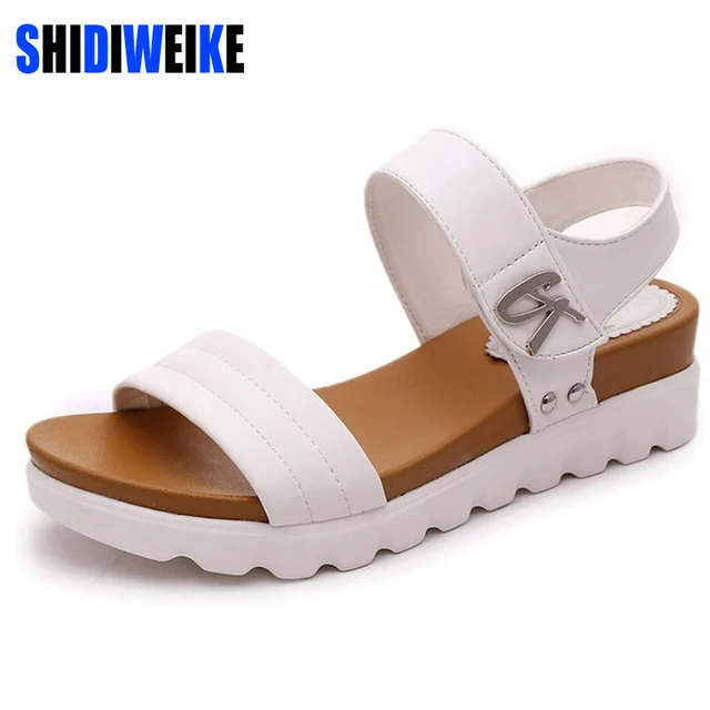 Thick soled sandals female summer 2018 new students a slip with flat sandals all-match muffin leisure Korean tide women sandals 