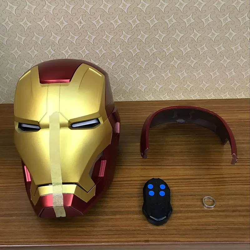 1//6 Scale Nova Helmet Gold And Red