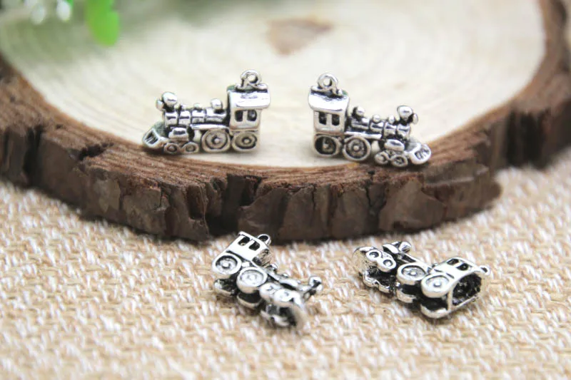 

20pcs-- Train Charms , Antique Tibetan silver Small Train Charms pendant 20x11x5mm
