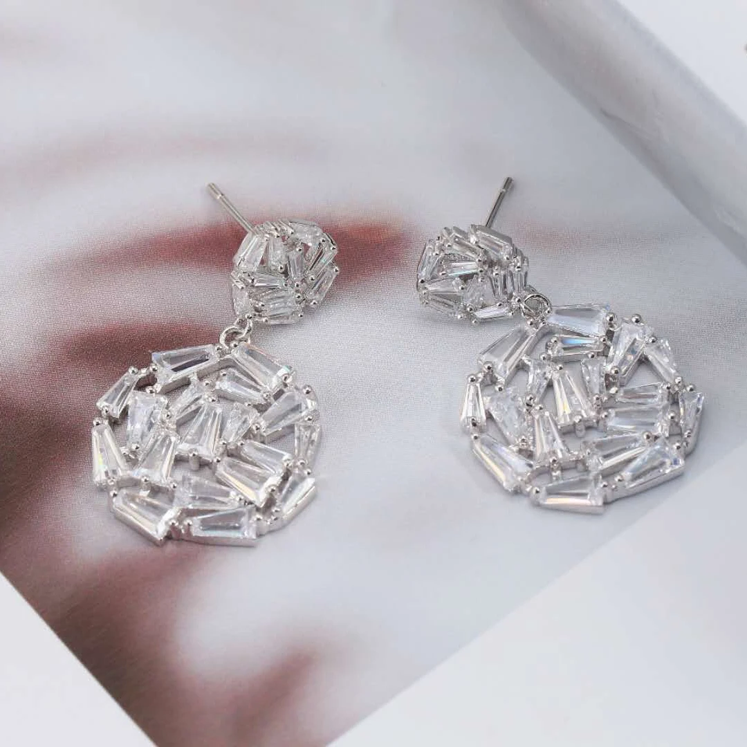 

Be 8 New Arrival "T" Shape AAA Zircon Geometric Dangle Earrings Clear CZ Stone Cherry Earrings for Patty Show Lovely Gifts E-346