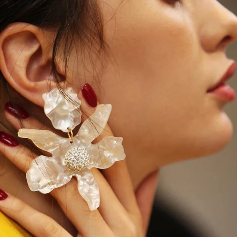 

Best lady 2018 New Color Flower Drop Dangle Earrings For Women Wedding Party Statement Earrings Bamboo Resin Jewelry Hot Sale