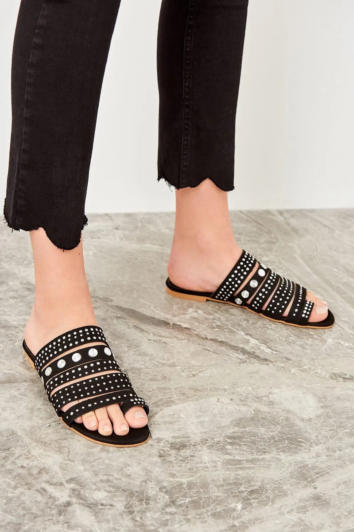 

Trendyol Black Female Slippers TAKSS19AW0007