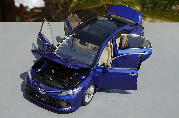 1/18 Toyota Camry 2018 гибридная литая модель автомобиля 8 го поколения игрушки для