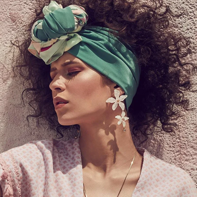 

Hot Sale Big White Flower Drop Acrylic Earrings Fashion Ethnic Metal Floral Statement Earrings