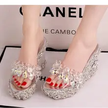 Босоножки на танкетке с прозрачной соломенной подошвой, украшенные кристаллами и подвеской; женские туфли ручной работы с открытым носком на высоком каблуке