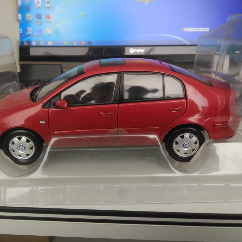 

Defect Model 1/18 POLO Model Red