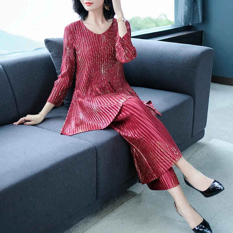 

Changpleat 2019 spring New Women Sets Miyak Pleated Fashion Design T-shirts and Pants two piece Suits Tide