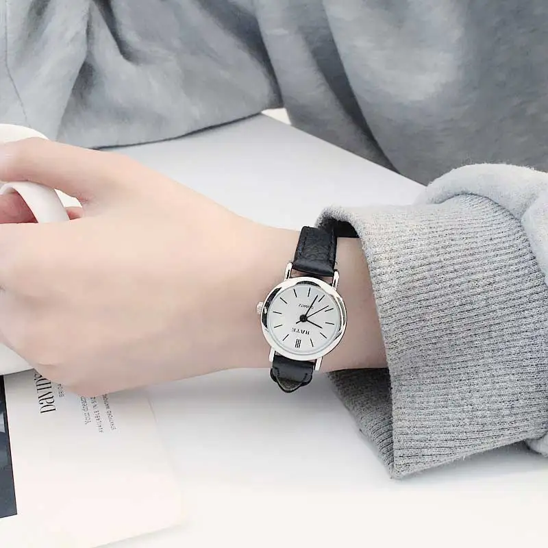 

2019 fashion simple retro small round belt Women watch students watches fresh temperament Woman's Wristwatch